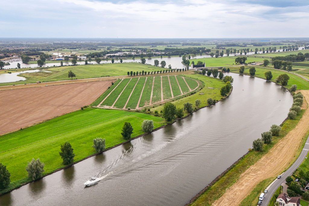 Wijk-en-aalburg-drone-Maas